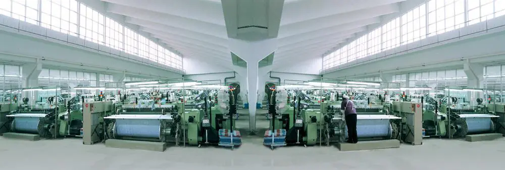 Panoramic view of the Wangda Textile weaving hall